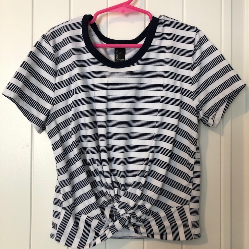 Blue and white stripped tee